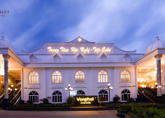 Van Phat Riverside Hotel